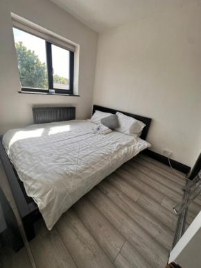 Spacious Double near Train Station